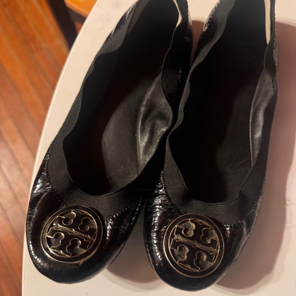 Tory Burch Travel Ballet Flats womens size 6   black flats with glossy finish. F - Picture 1 of 6